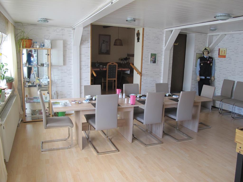 Hotel Pension Check In à Güstrow Extérieur photo