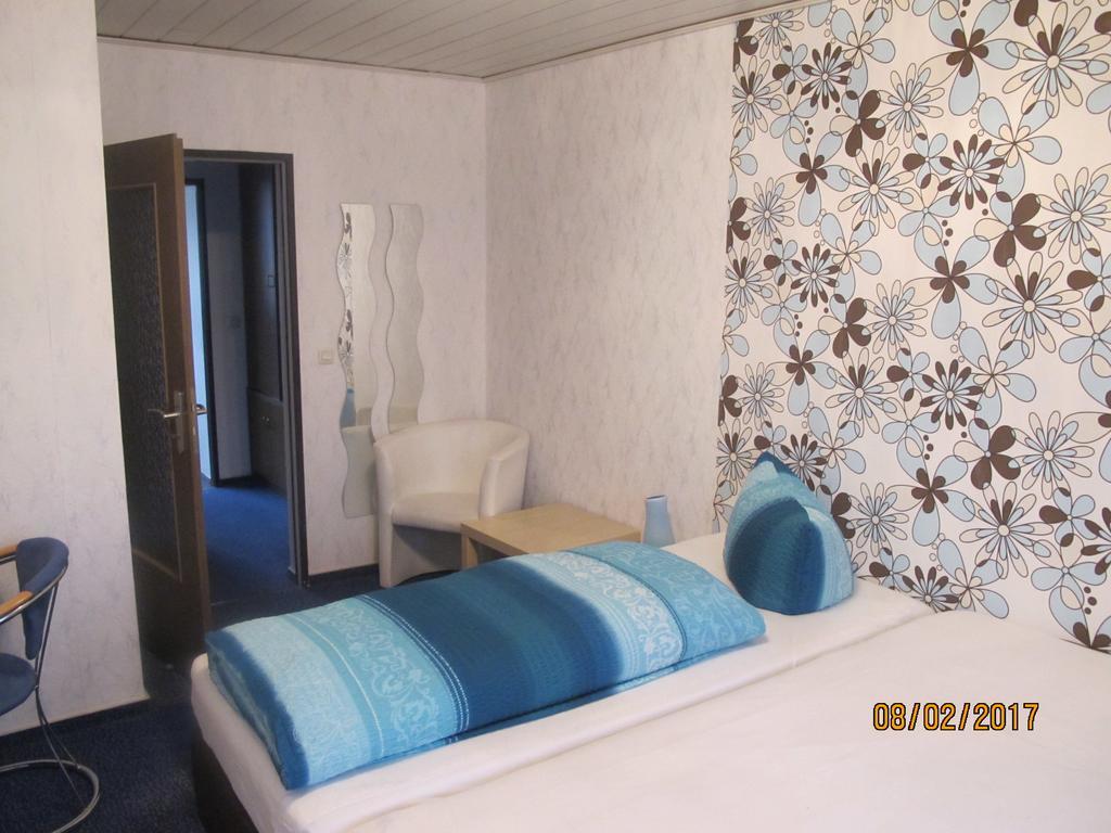 Hotel Pension Check In à Güstrow Extérieur photo