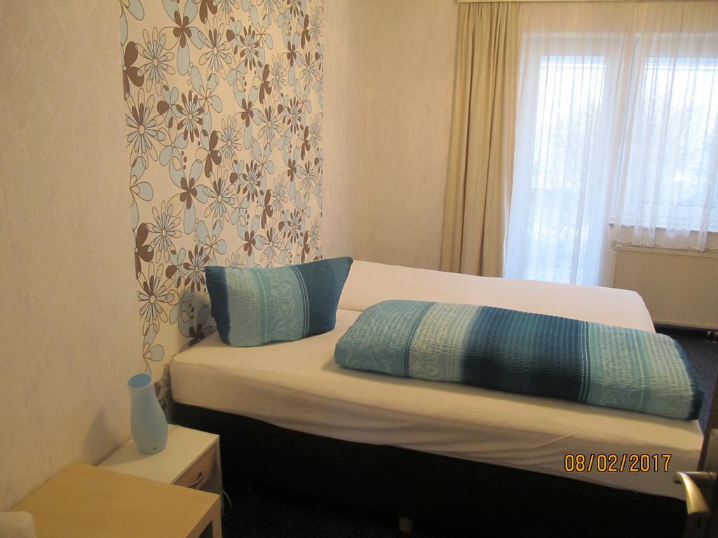 Hotel Pension Check In à Güstrow Extérieur photo